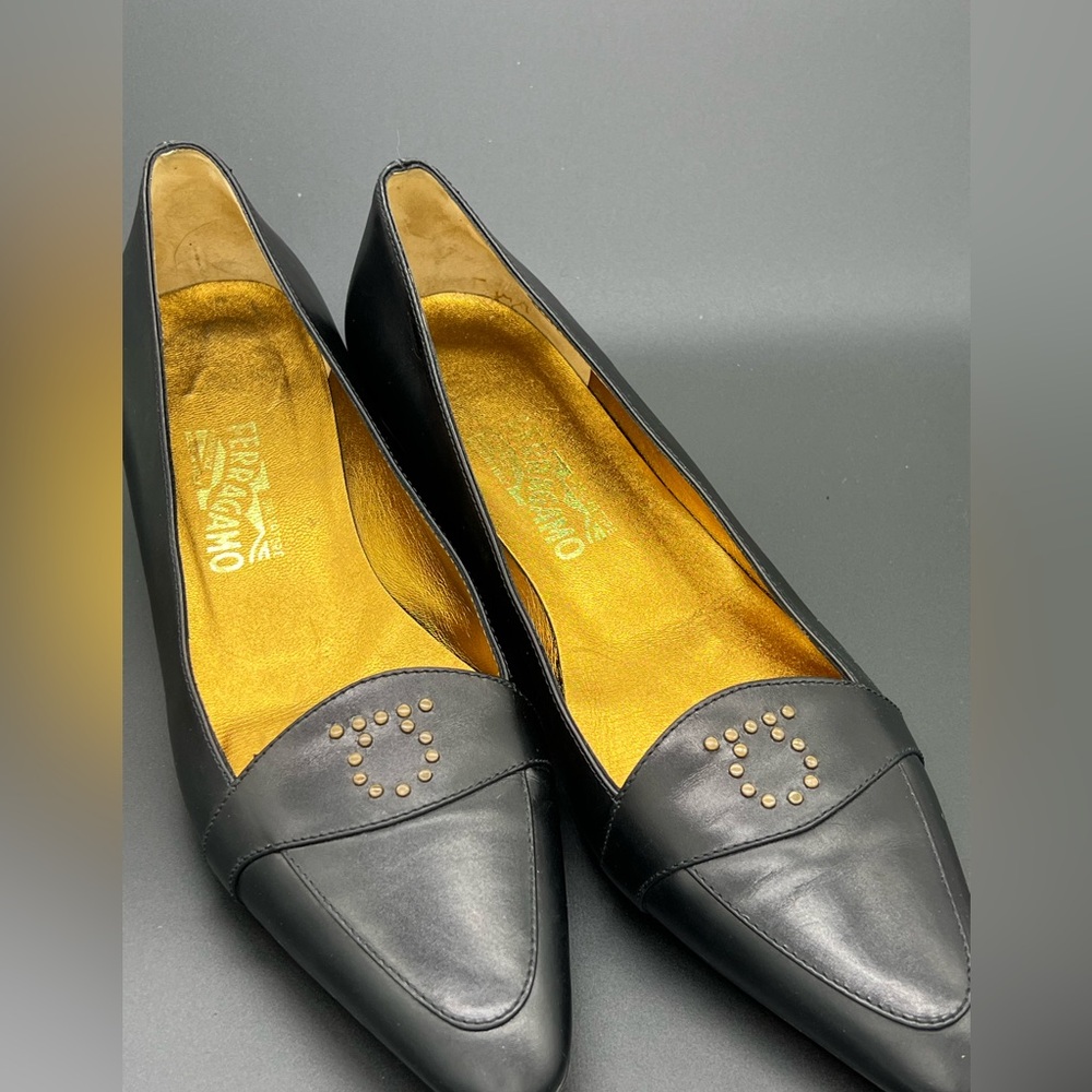 Beautiful Salvatore Ferragamo Black Leather 2 cm pump with Gancini Accents. 11 B